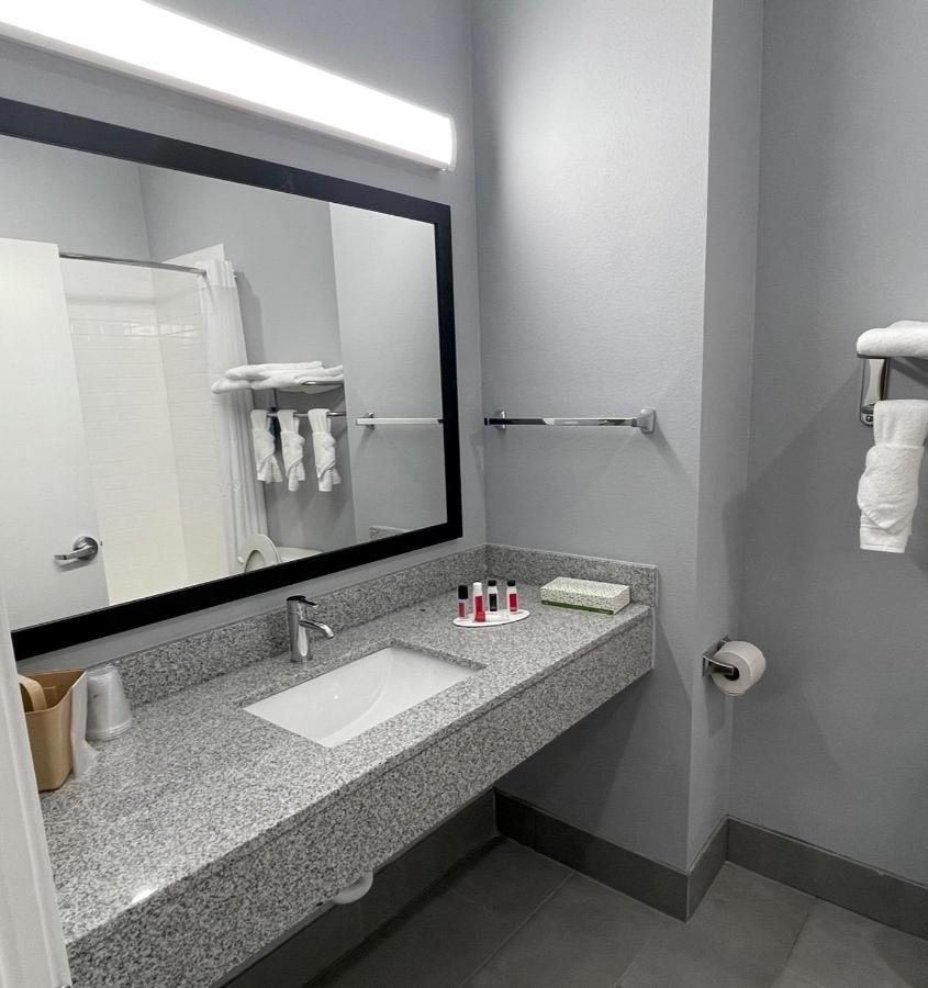 Days Inn By Wyndham Zachary La Extérieur photo